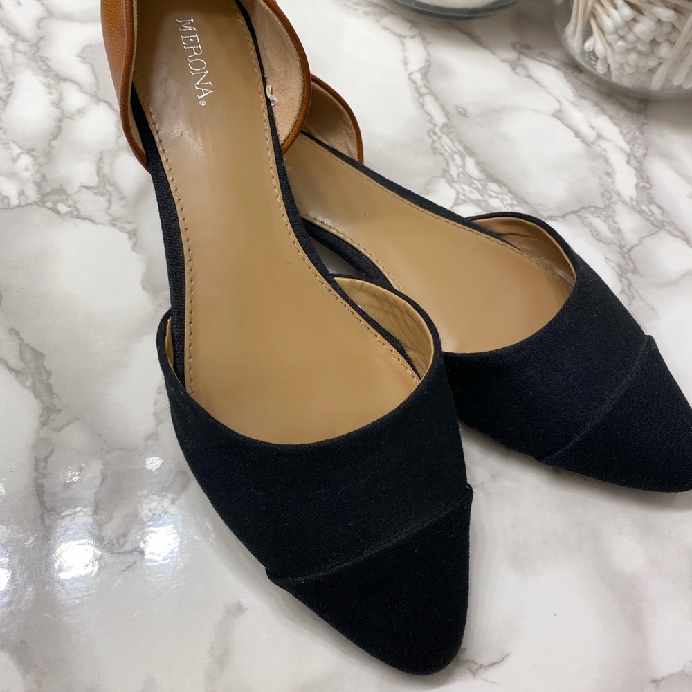 ❌SOLD❌Cut Out Black and Faux Leather Flats